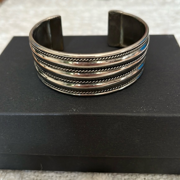 Silver cuff bracelet - Picture 1 of 4